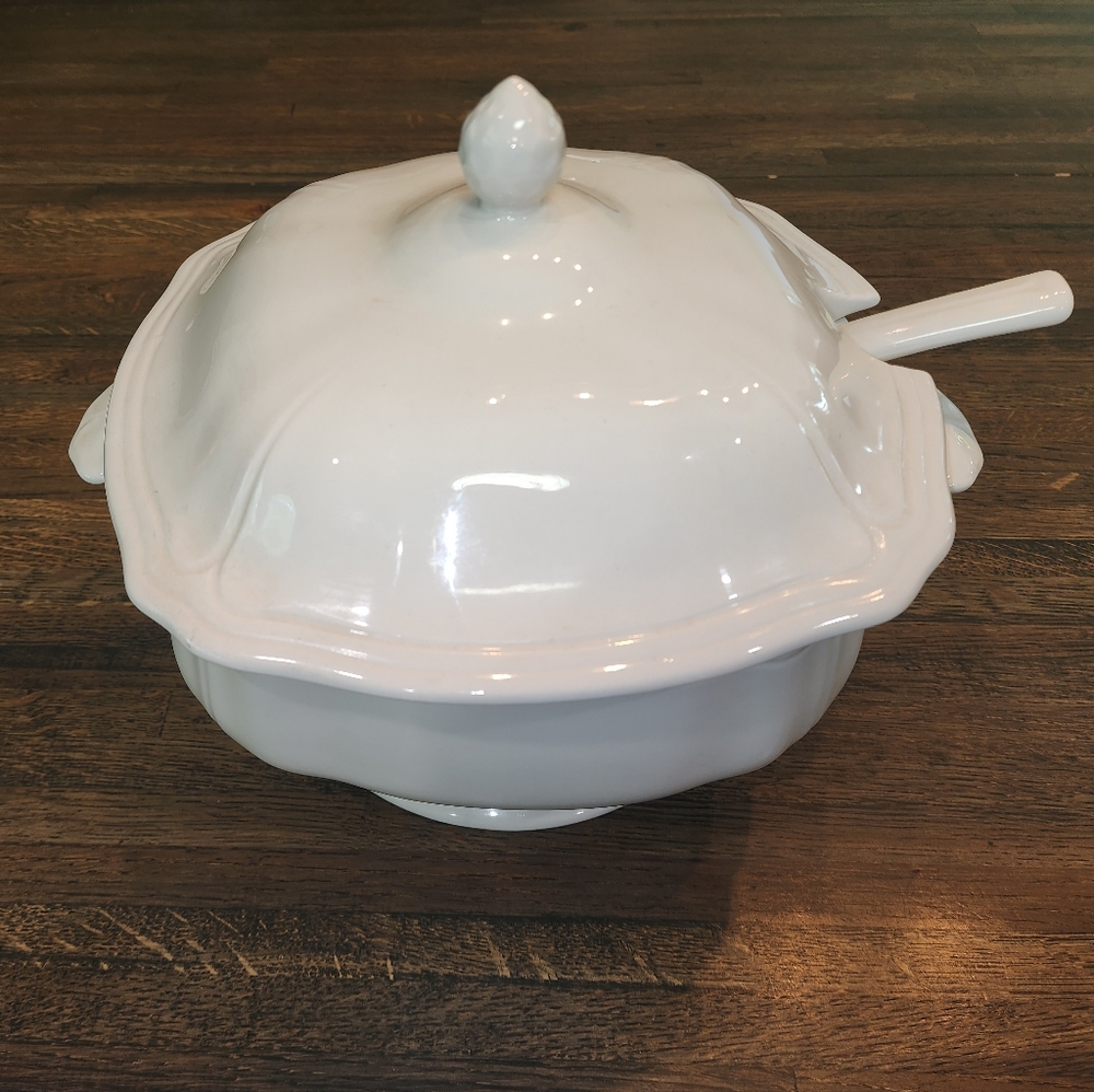 White Federalist Ironstone Soup Turen W/ Ladle & Lid, Made in Japan 3.5 qt Large